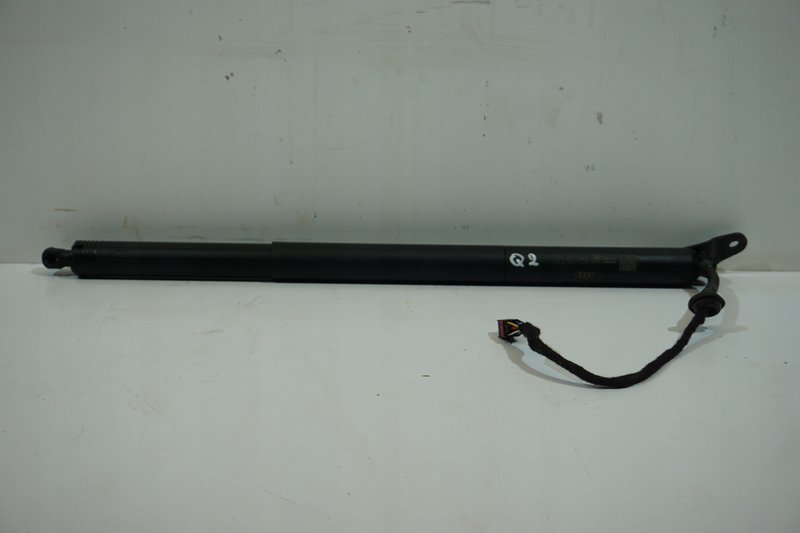AUDI Q2 SIŁOWNIK KLAPY BAGAŻNIKA 81A827851C