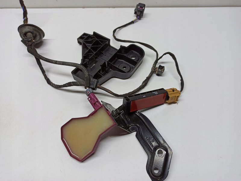 AUDI Q2 WZMACNIACZ ANTENY MODUŁ KEYLESS 4M0035507 5Q0962131 81A035525