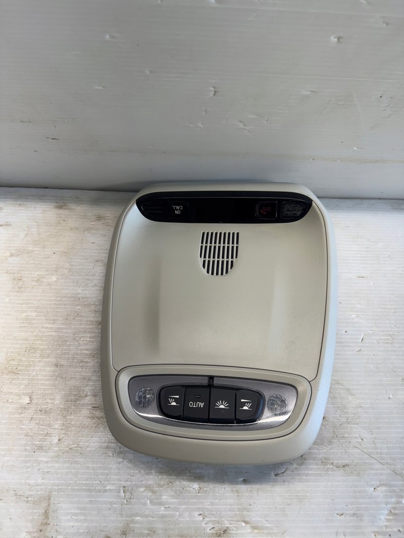 LAMPKA KABINY PODSUFITKI VOLVO XC40 31479163