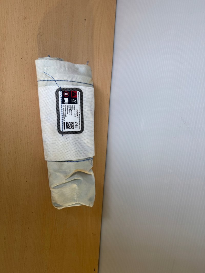 PODUSZKA POWIETRZNA AIRBAG FOTELA PRAWA 1077830-CN-F TESLA MODEL 3 MODEL Y