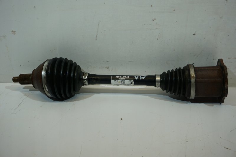 VW PÓŁOŚ PRZEDNIA LEWA 2Q0407271AQ