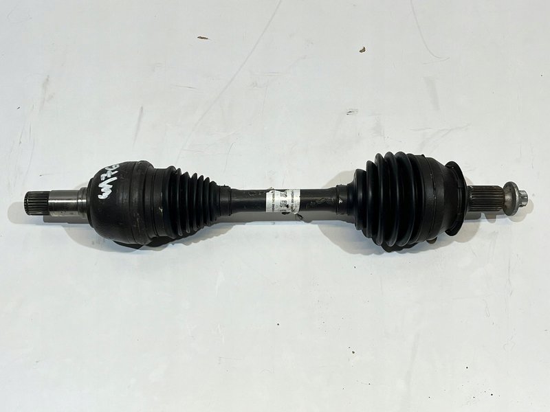 Mercedes-Benz A W176 Półoś przednia 12463309400