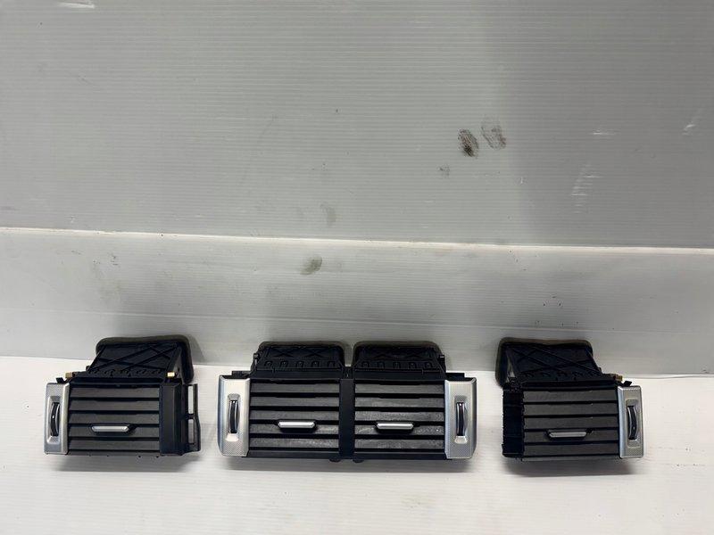 Land Rover Range Rover Evoque L538 kratki nawiewy konsoli komplet