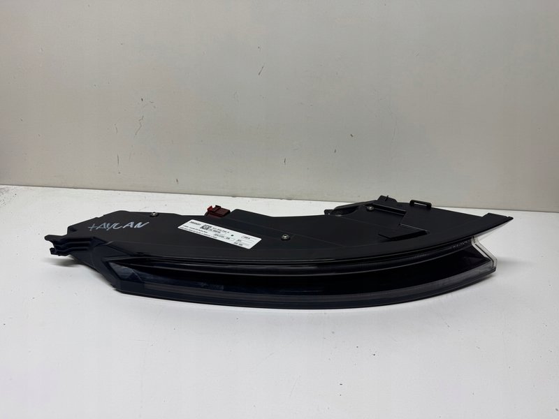 PORSCHE TAYCAN LAMPA TYLNA PRAWA 9J2945092D
