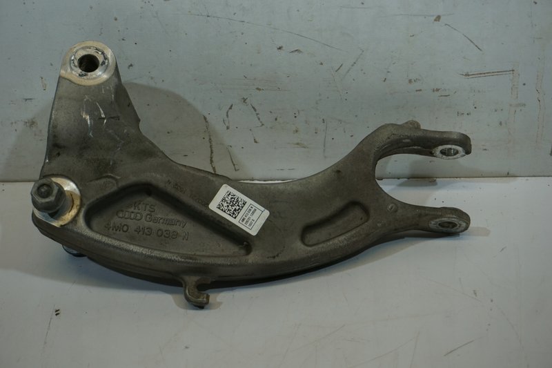 AUDI Q5 UCHWYT MOCOWANIE AMORTYZATORA PRZÓD 4M0413038N