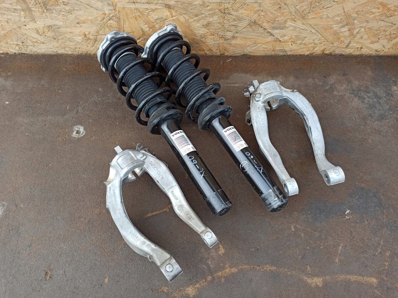 AMORTYZATOR VOLVO XC-60 II P 32213633 LEWY PRAWY