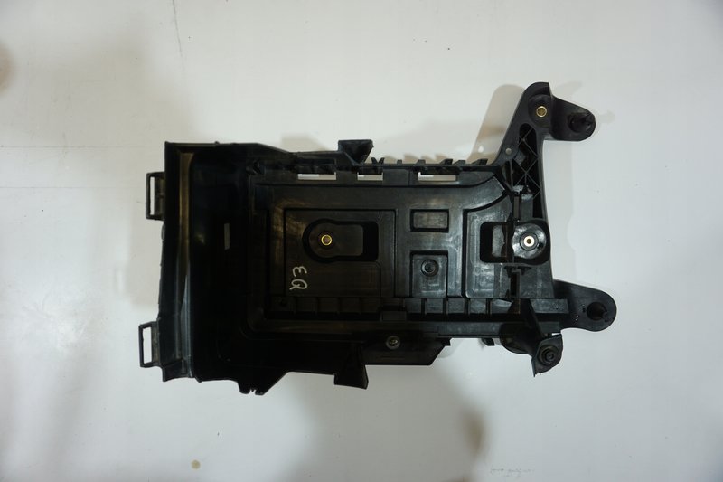 AUDI Q3 8U PODSTAWA AKUMULATORA