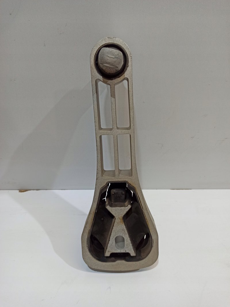 ŁAPA MOCOWANIE SILNIKA VOLVO XC60 II 31480552