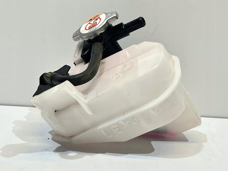 Lexus UX Zbiornik wyrównawczy chłodziwa