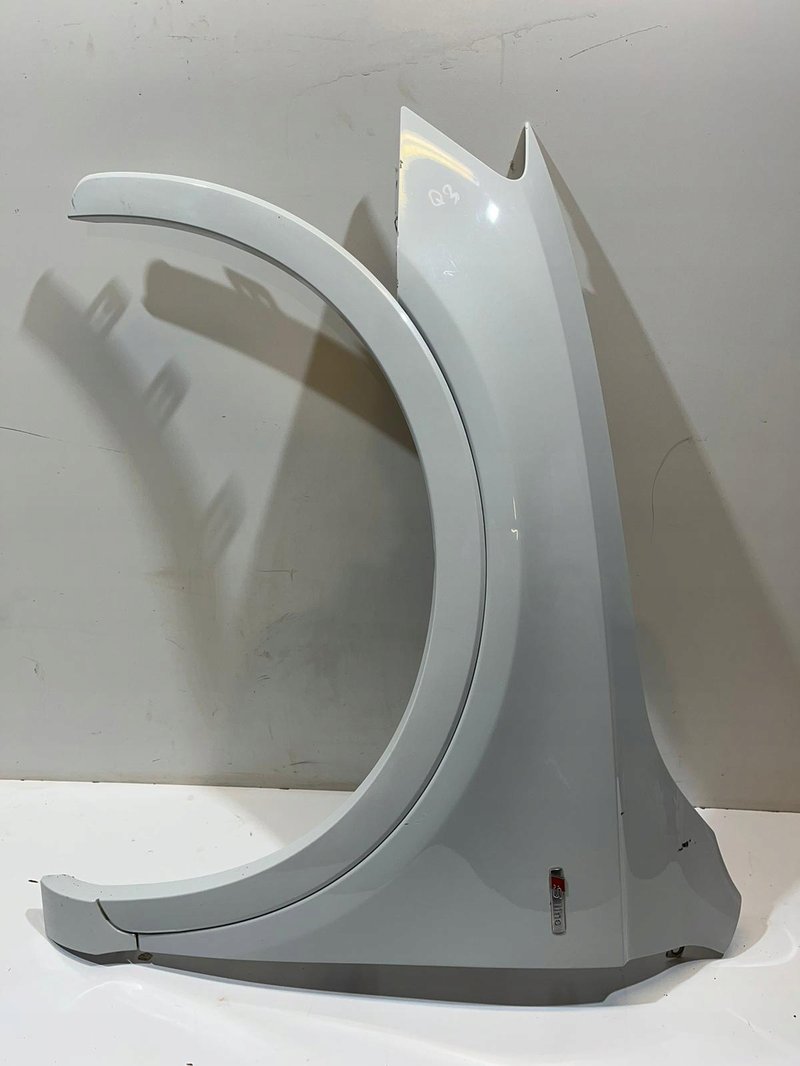 BŁOTNIK LEWY PRZÓD AUDI Q3 SLINE S-LINE 8U0821467A