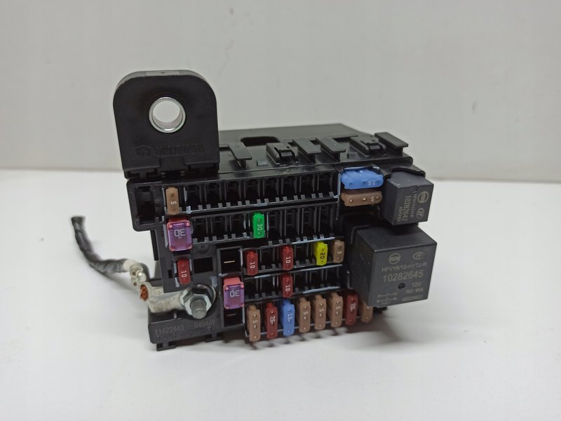 MG MG4 SKRZYNKA BEZPIECZNIKÓW 10282645