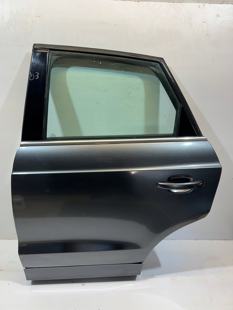 Audi Q3 8U0 drzwi TYLNE LEWE LEWY TYŁ