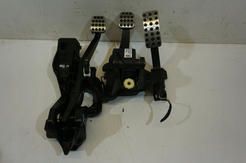 MERCEDES A W177 PEDAŁ SPRZĘGŁA HAMULCA GAZU A1772900700 A2472902500
