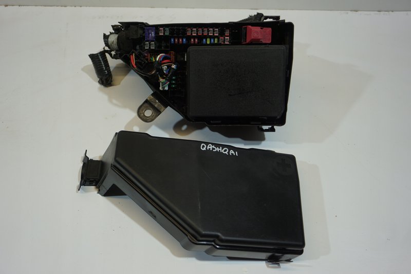 NISSAN QASHQAI III J12 SKRZYNKA BEZPIECZNIKÓW