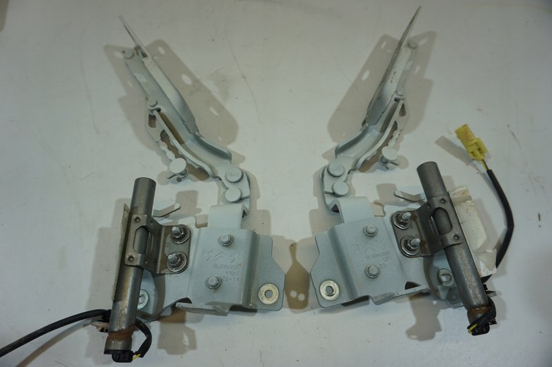 CITROEN C5 ZAWIASY MASKI PRAWY LEWY NABÓJ MASKI 9830840680