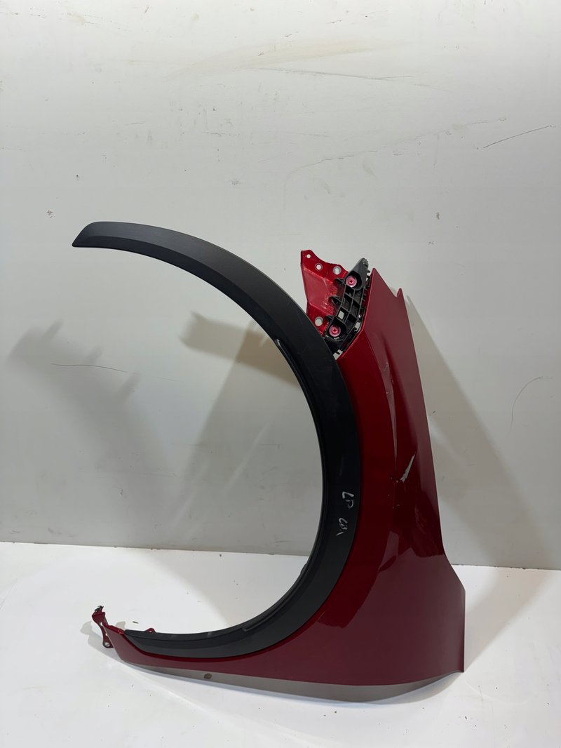 LEXUS LBX BŁOTNIK PRZEDNI LEWY PRZÓD