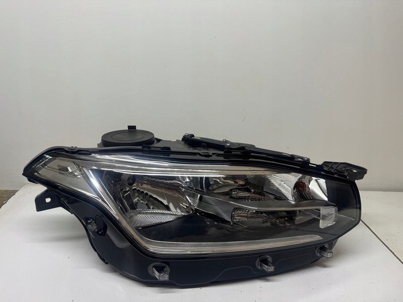 VOLVO XC90 II LAMPY LAMPA PRAWA 31353142