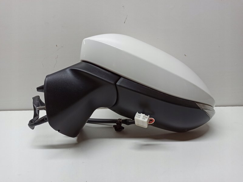 LUSTERKO LEWE TOYOTA YARIS CROSS 8 PIN