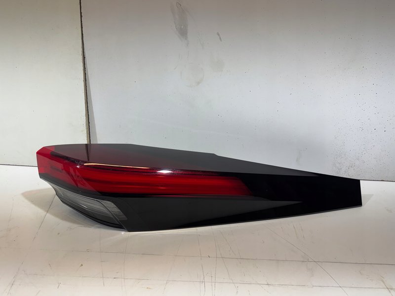 LAMPA PRAWY TYŁ TYLNA TOYOTA CH-R II 81550-F4200