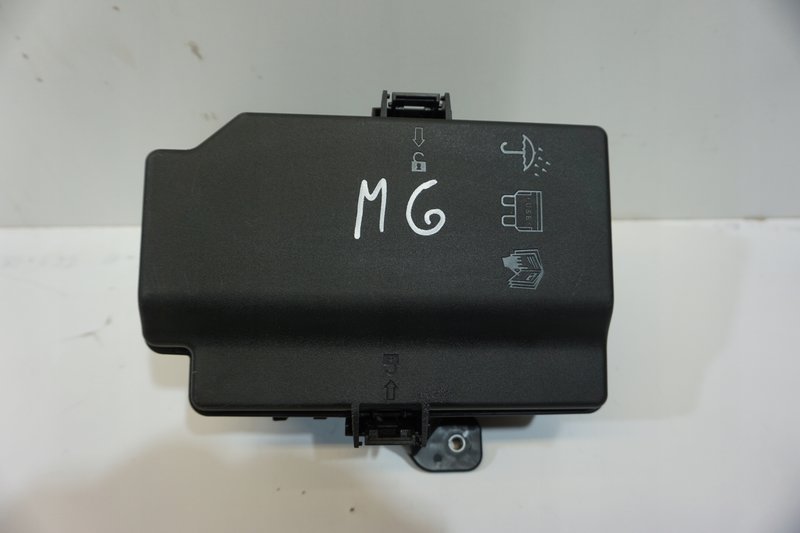 MG MG4 SKRZYNKA BEZPIECZNIKÓW 11139544