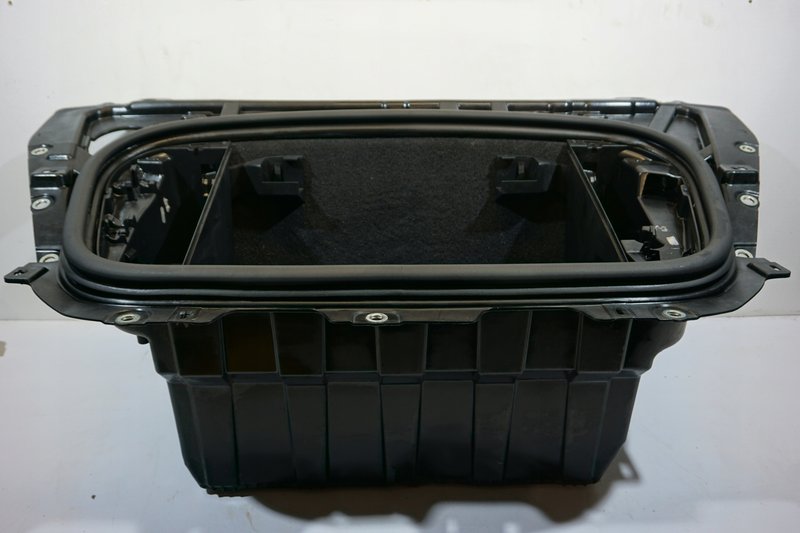 PORSCHE TAYCAN 9J1 WANNA BAGAŻNIKA 9J1805075