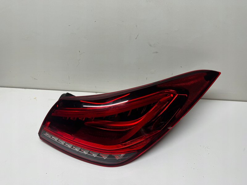 LAMPA PRAWA TYLNA PRAWY TYŁ MERCEDES CLA W118 SEDAN