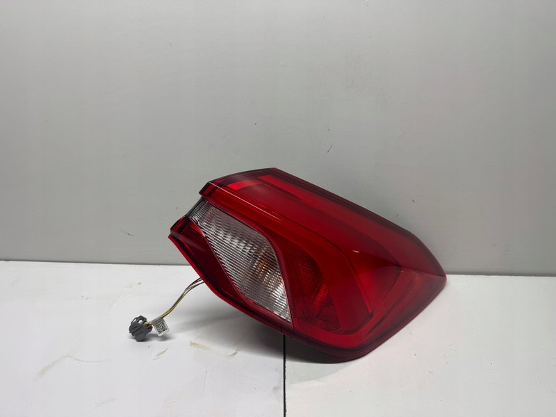 FORD FOCUS MK4 HB LAMPA TYLNA PRAWA LED