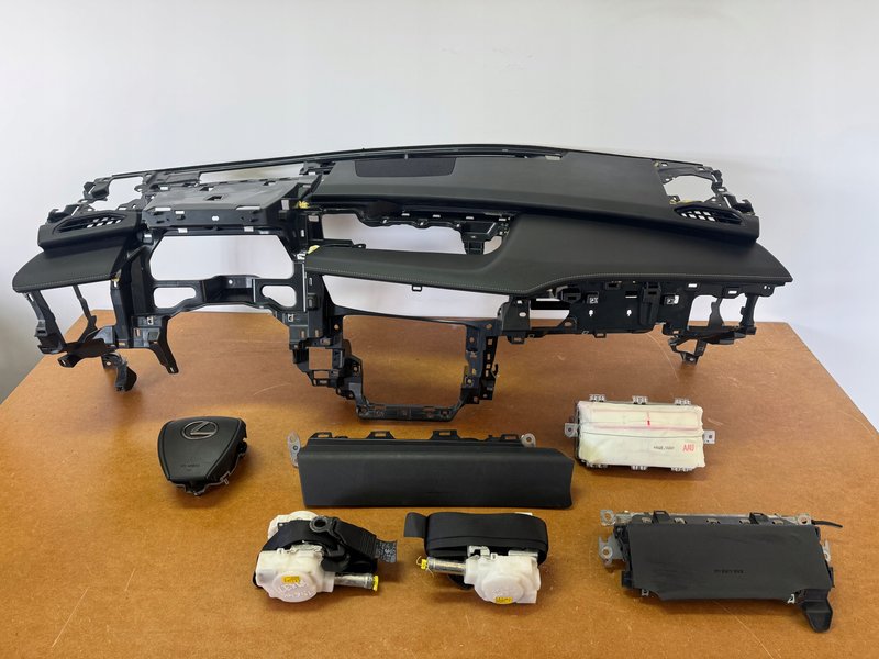 LEXUS UX KONSOLA DESKA PASY PODUSZKI AIRBAG