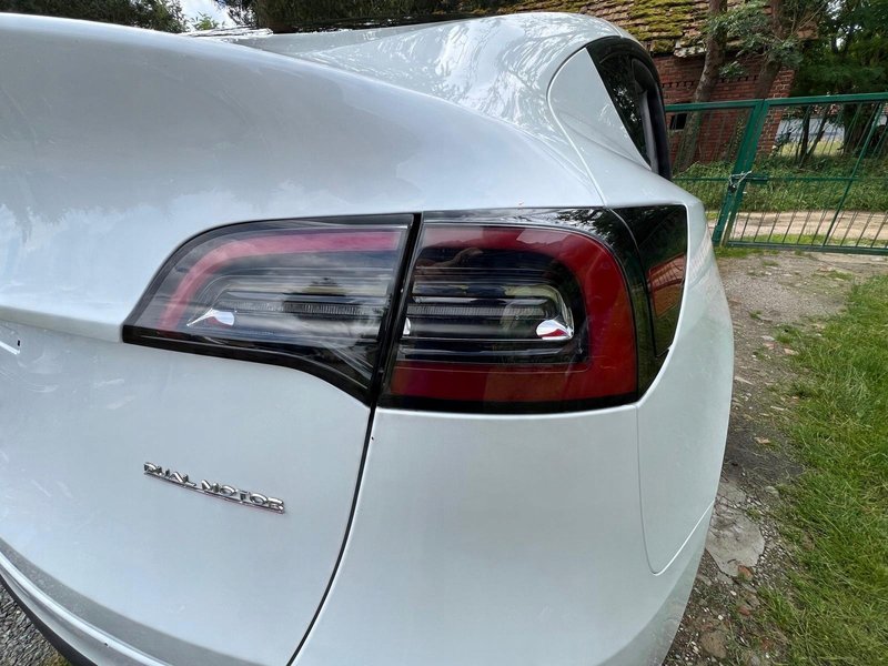 TESLA MODEL Y LAMPA TYLNA prawa prawy TYŁ