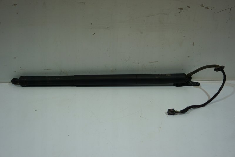 AUDI Q5 SIŁOWNIK KLAPY BAGAŻNIKA 81A827851C