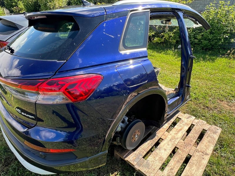 AUDI Q4 E-Tron 89A SŁUPEK B PRÓG lewy prawy