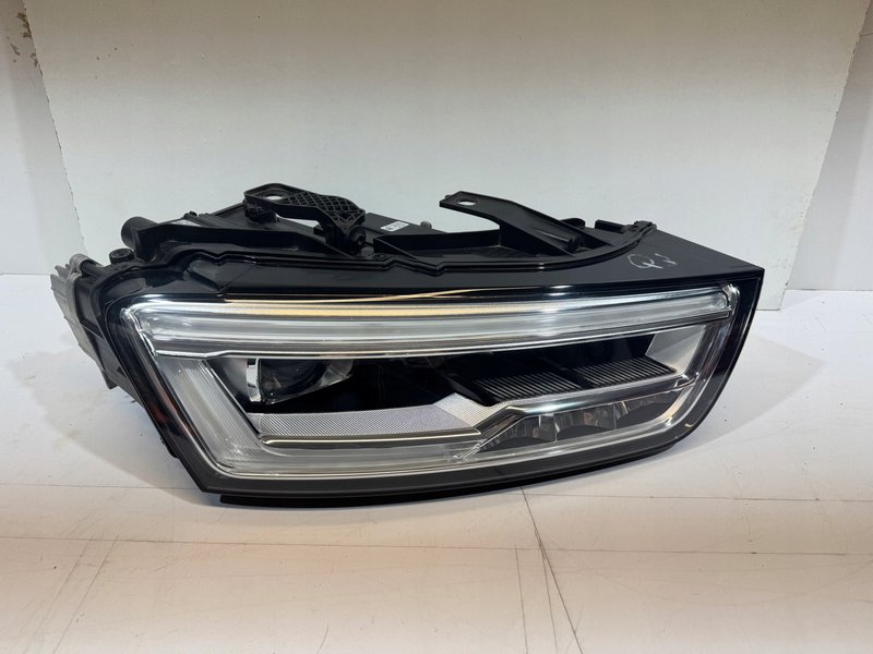 AUDI Q3 8U LIFT LAMPA PRAWA PRAWY Przód FULL LED 8U0941034