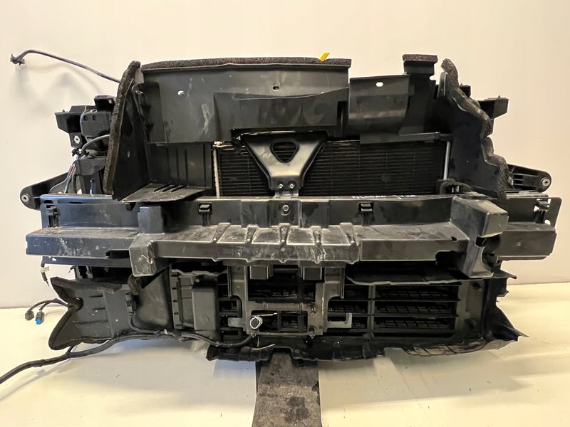 NISSAN JUKE II F16 1.6 E-TECH PAS PRZEDNI WENTYLATOR CHŁODNICE BELKA