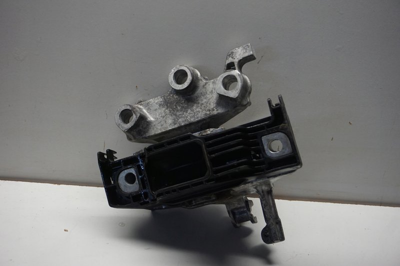 OPEL ASTRA K ŁAPA PODUSZKA SILNIKA 42496542