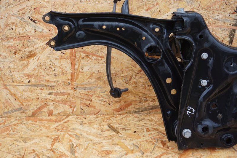 AUDI Q2 WAHACZ PRZEDNI PRAWY LEWY 81A407151F