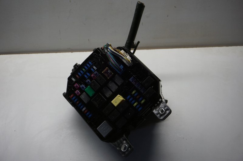 MAZDA 3 BP IV SKRZYNKA BEZPIECZNIKÓW BCKA-66767