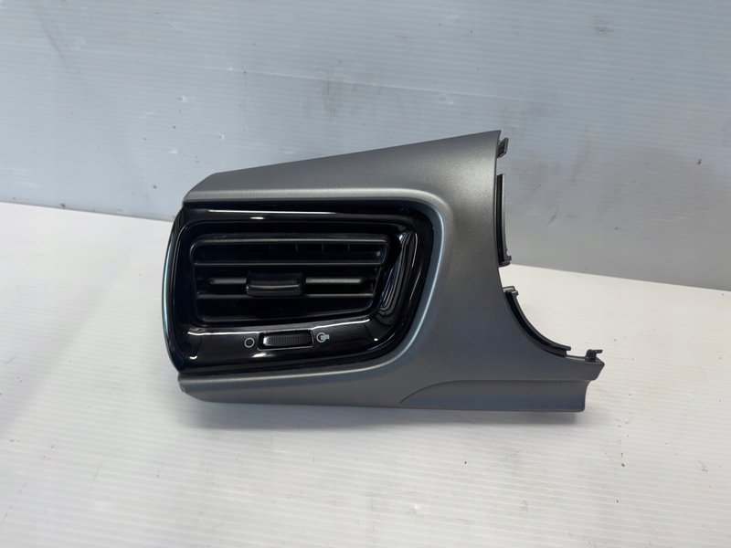 KIA STONIC KRATKA NAWIEWU DESKI ROZDZIELCZEJ 84731-H8AA0