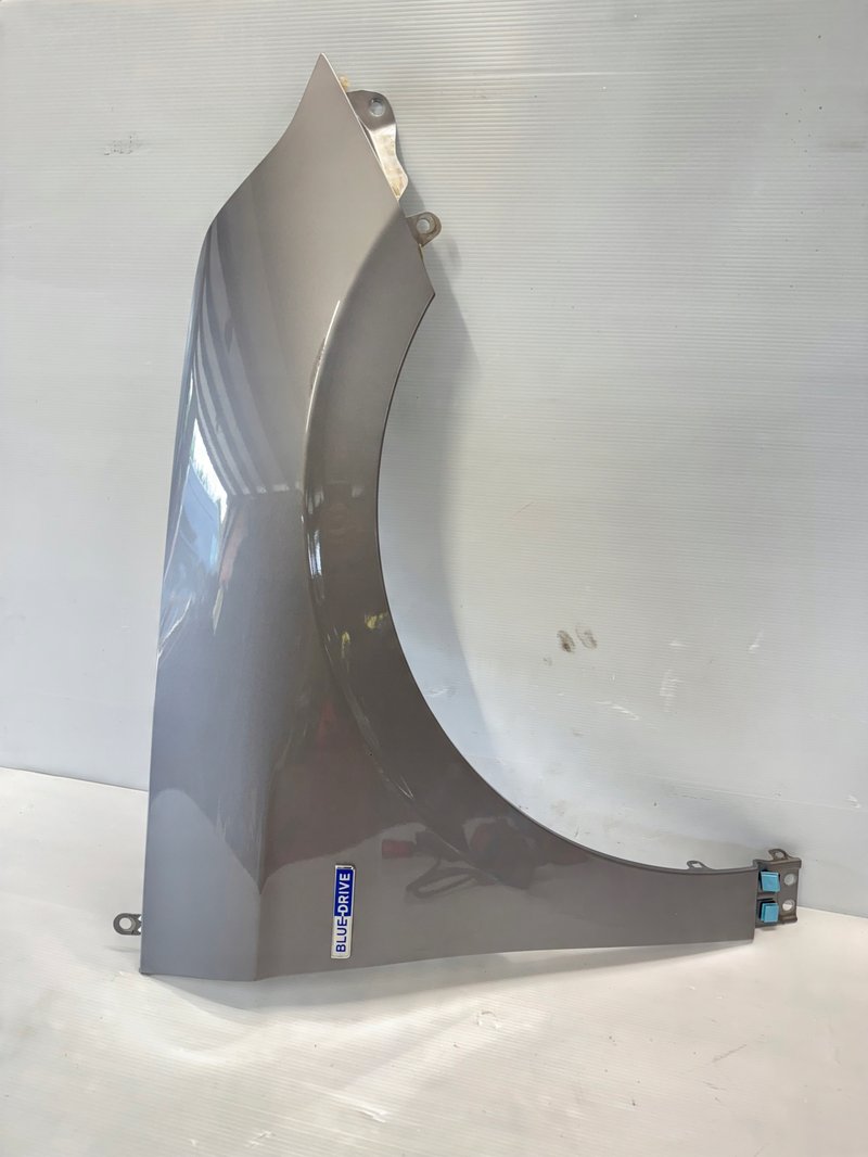 HYUNDAI IONIQ BŁOTNIK PRZEDNI PRAWY