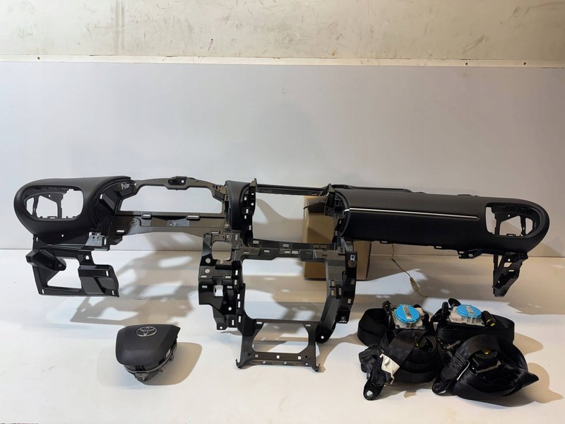 TOYOTA YARIS CROSS KONSOLA DESKA ROZDZIELCZA AIRBAG PODUSZKI