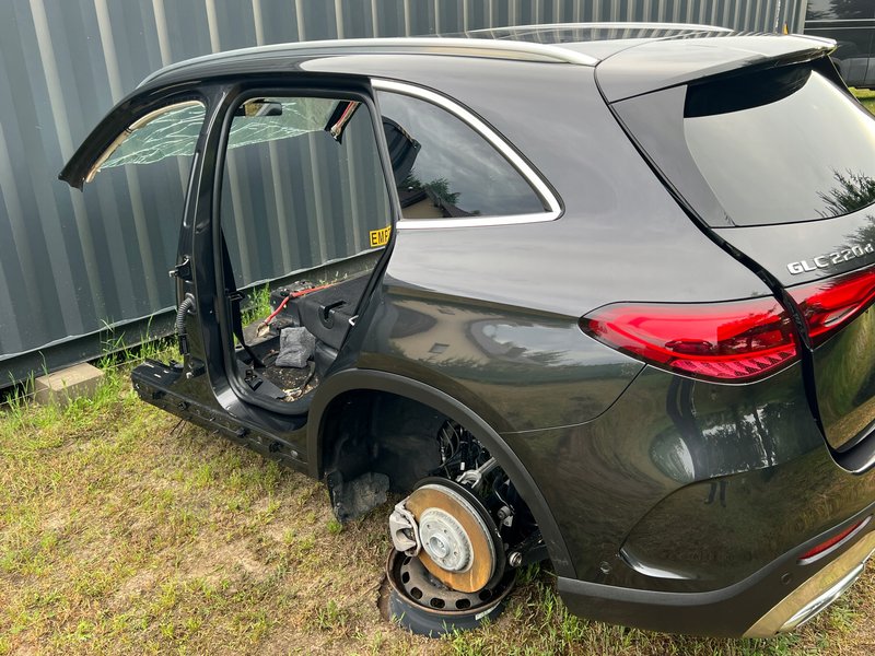 Mercedes Glc 254 karoseria tył błotnik wanna pas podłużnica panorama dach