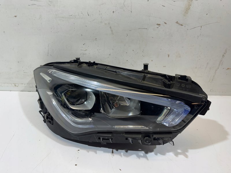 LAMPA PRAWA MERCEDES CLA A118 W118 PERFOMANCE A1189068400 EUROPA