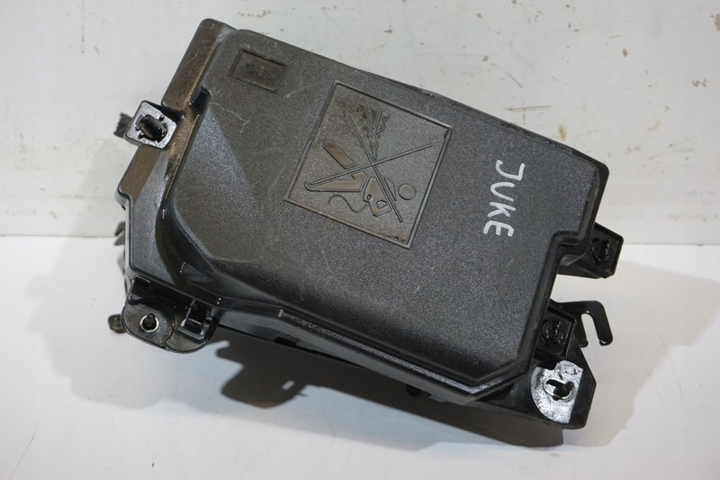 NISSAN JUKE II F16 SKRZYNKA BEZPIECZNIKÓW 284B07078R