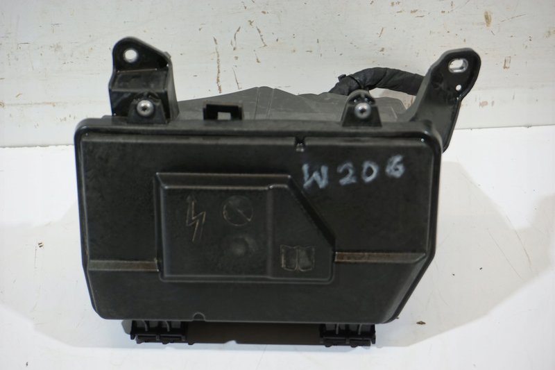 MERCEDES C W206 SKRZYNKA BEZPIECZNIKÓW