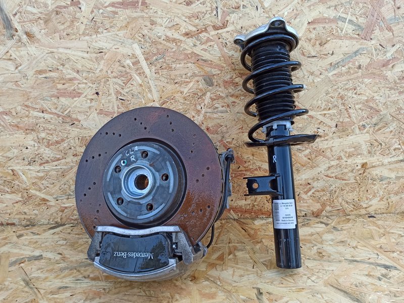 MERCEDES CLA W118 MCPHERSON NOGA PRAWA A1183205600