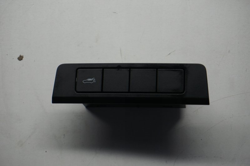 MAZDA CX-30 CX30 PANEL PRZEŁĄCZNIK KLAPY DFR566180