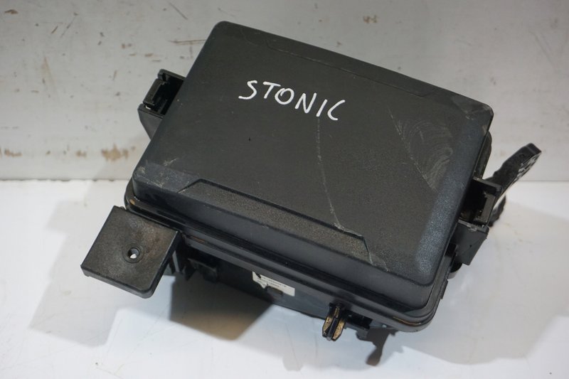 KIA STONIC SKRZYNKA BEZPIECZNIKÓW 91742-H8050