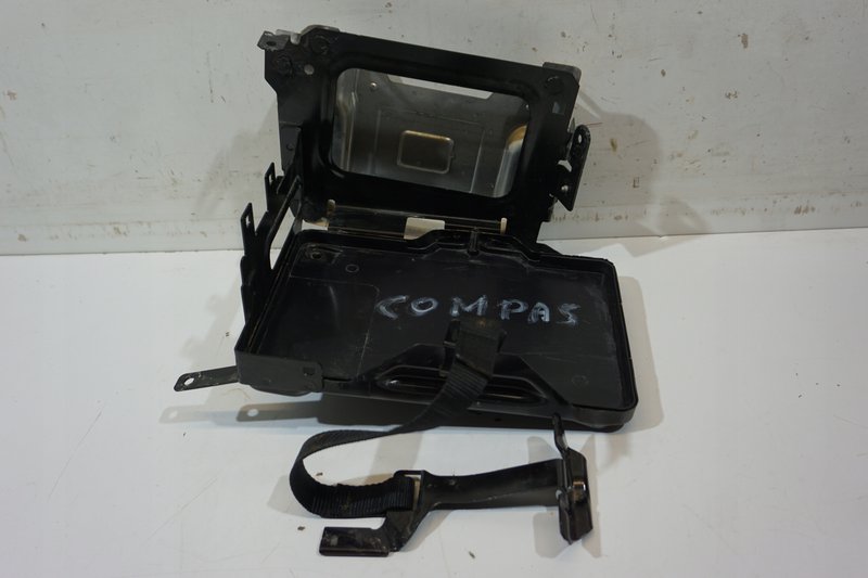 JEEP COMPASS II PODSTAWA AKUMULATORA 52105305 46341306