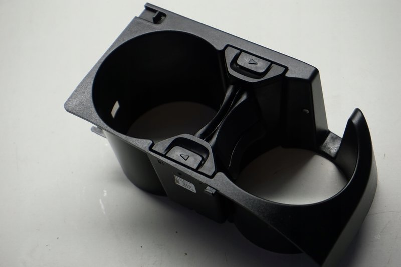 MERCEDES W206 CUP HOLDER UCHWYT NA NAPOJE A2068104000
