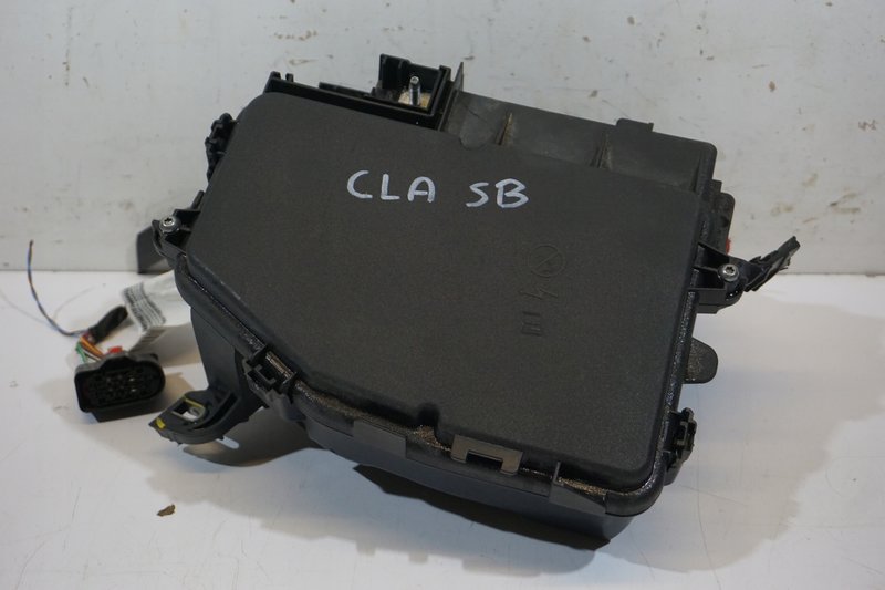 MERCEDES A W177 CLA SB SKRZYNKA BEZPIECZNIKÓW A1775404507