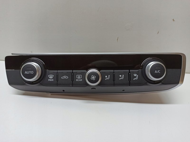 AUDI Q2 PANEL KLIMATYZACJI 8V0820043BJ USZKODZONA OBUDOWA